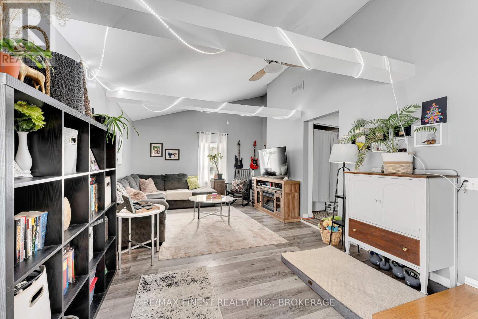 206 MAIN STREET - 9