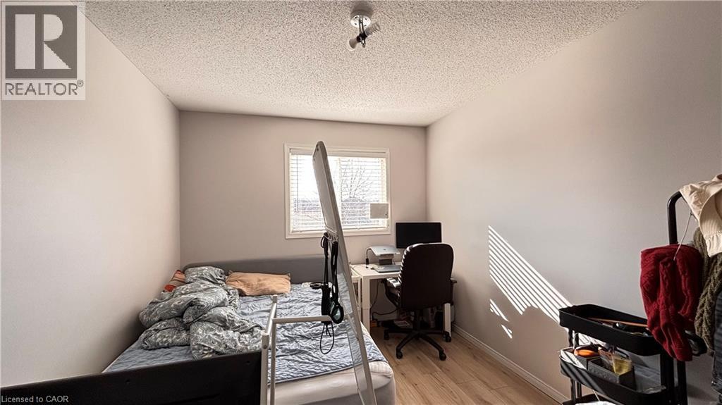 719 PARIS Boulevard, Waterloo, Ontario, N2T2X9 — Photo 4