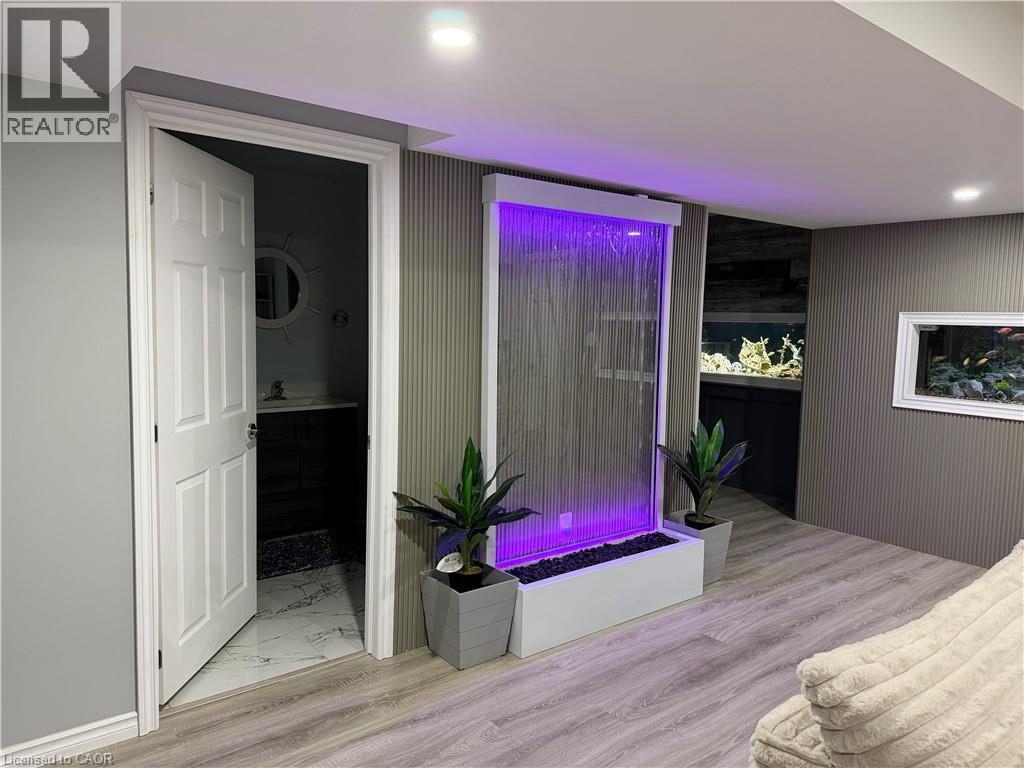 29 MAPLEVIEW Drive - 30