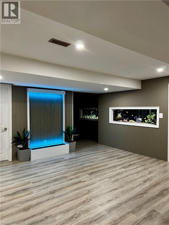 29 MAPLEVIEW Drive - 32