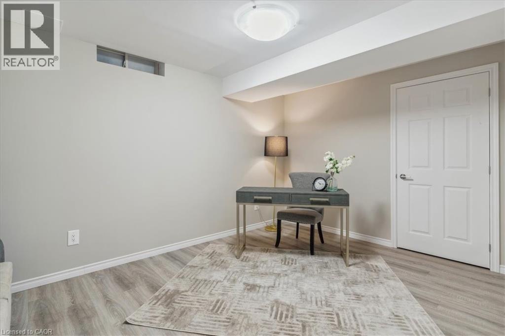 29 MAPLEVIEW Drive - 35