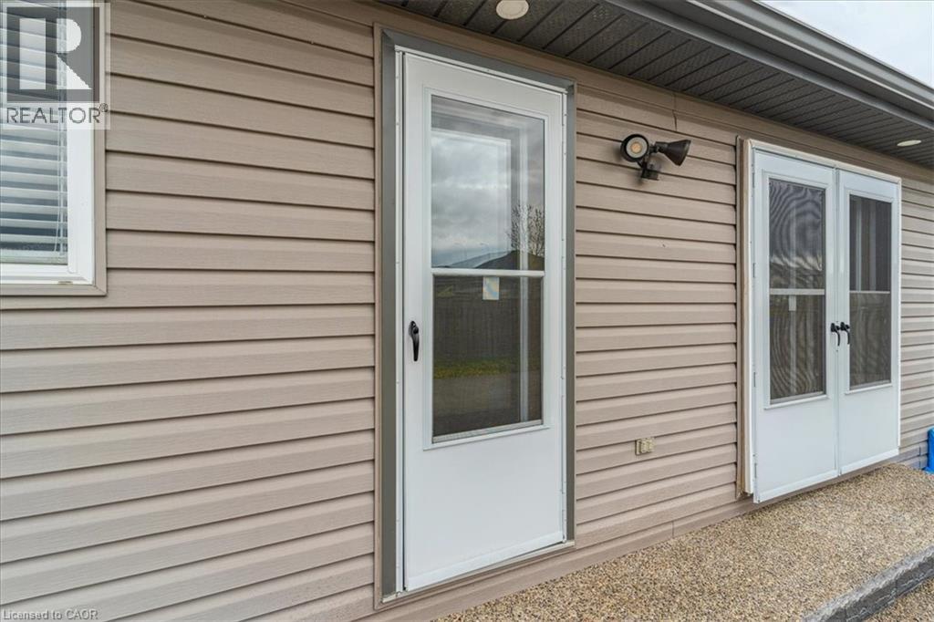 29 MAPLEVIEW Drive - 36