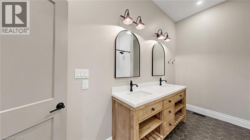 5-bedroom home for sale at 41 TALBOT Road, Delhi ON · photo 26 of 39