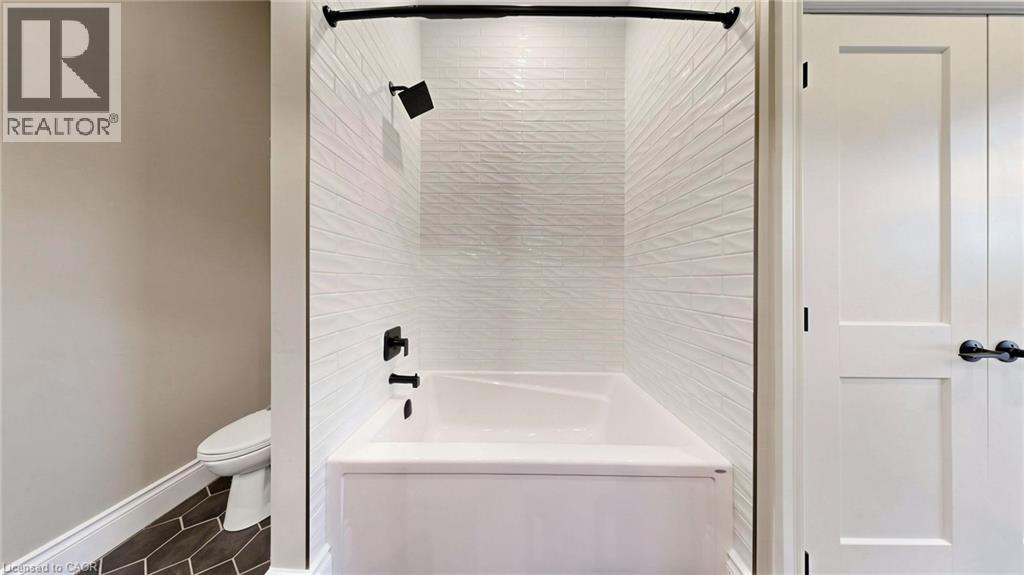 5-bedroom home for sale at 41 TALBOT Road, Delhi ON · photo 27 of 39