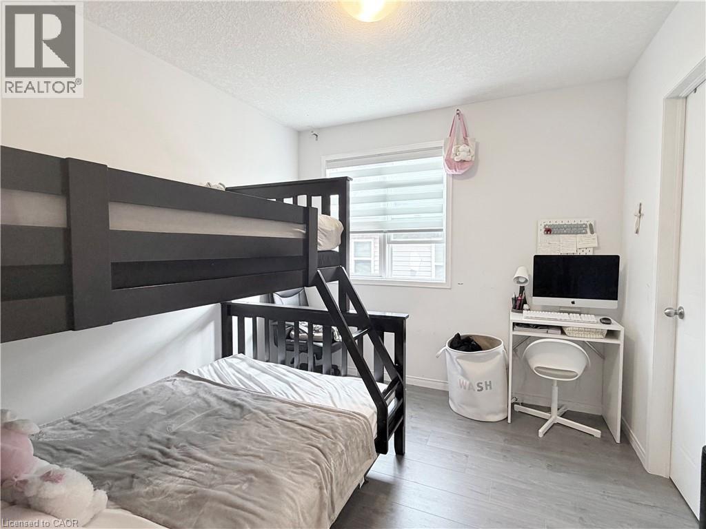 104 BROOKFIELD Crescent, Kitchener, Ontario, N2E0A7 — Photo 7