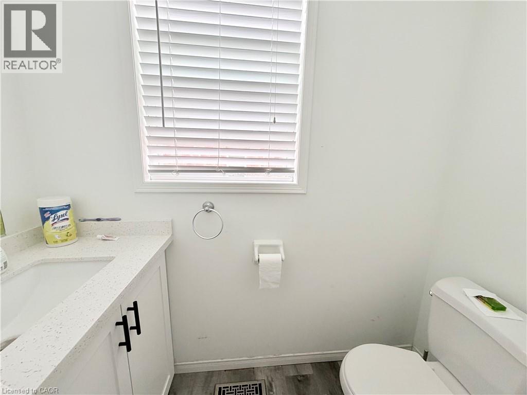104 BROOKFIELD Crescent, Kitchener, Ontario, N2E0A7 — Photo 3