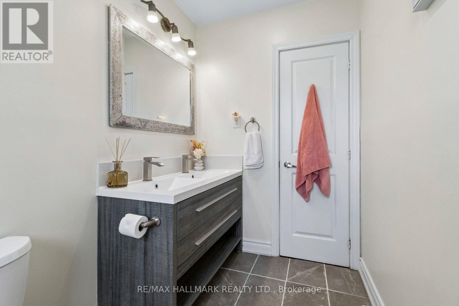 41 AURORA HEIGHTS DRIVE - 25