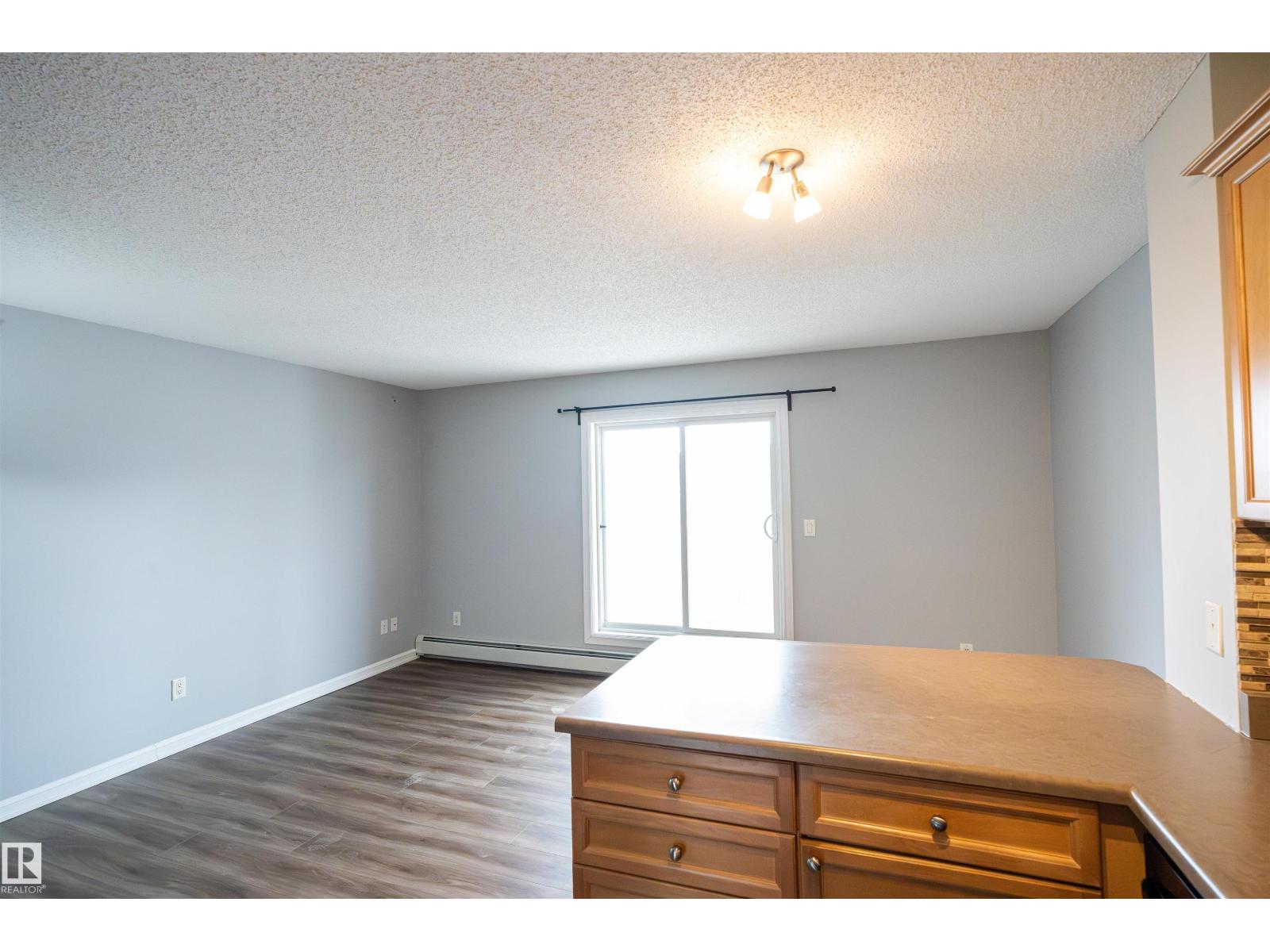 #404 4407 23 ST NW - 5