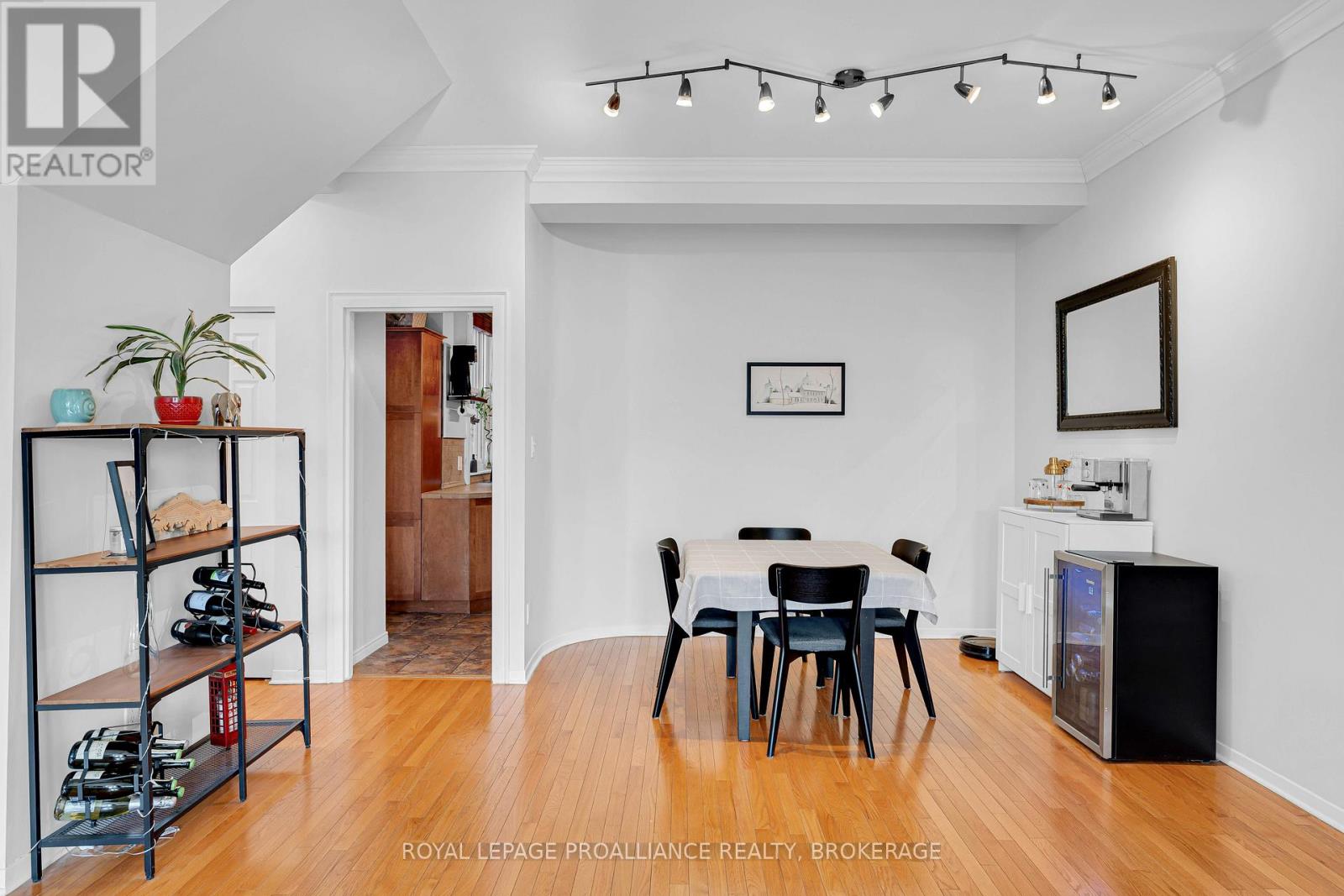 #2 41 WILLIAM STREET - 10