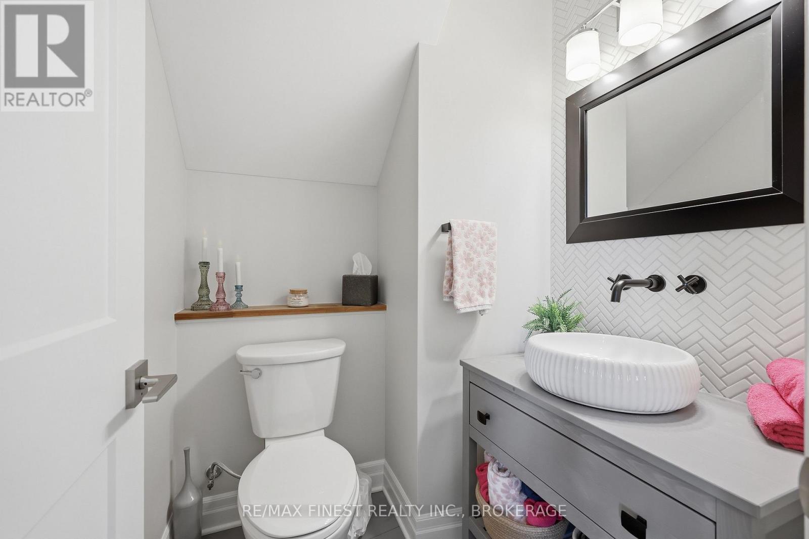 1033 KONA CRESCENT - 30