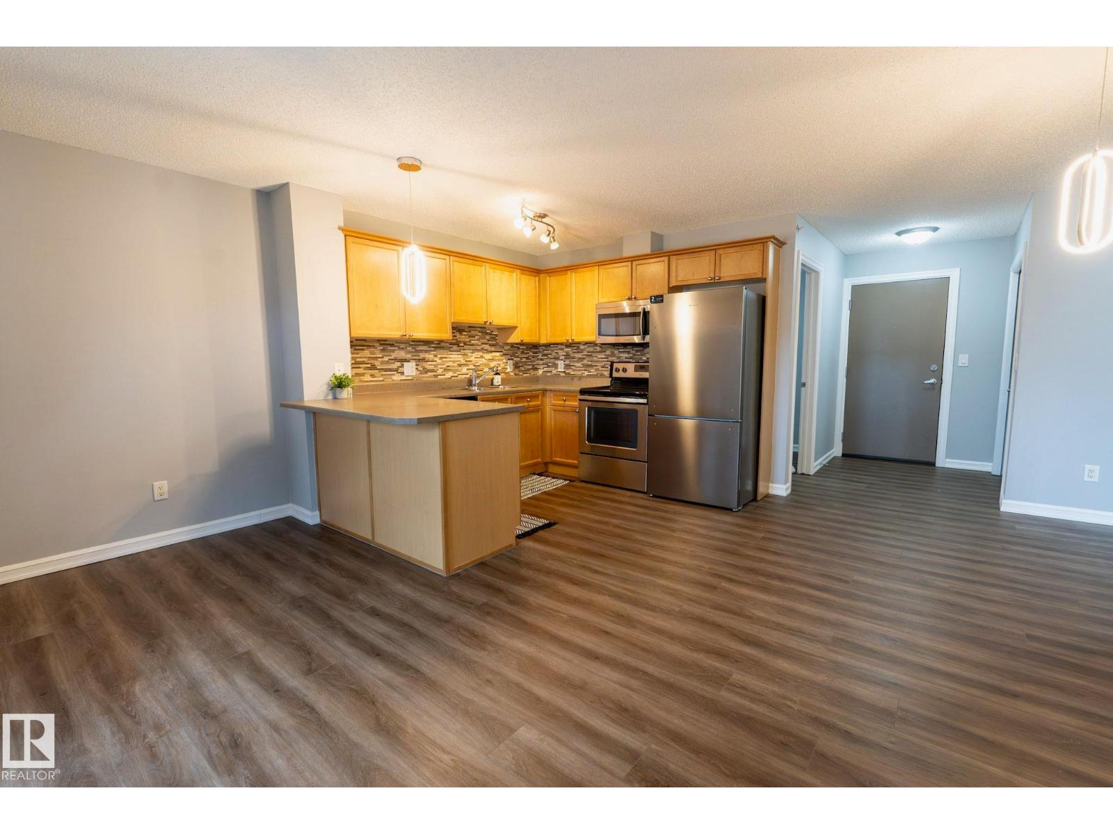 #404 4407 23 ST NW - 2