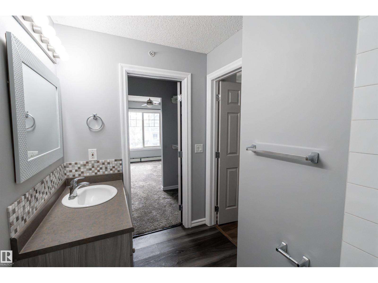 #404 4407 23 ST NW - 12