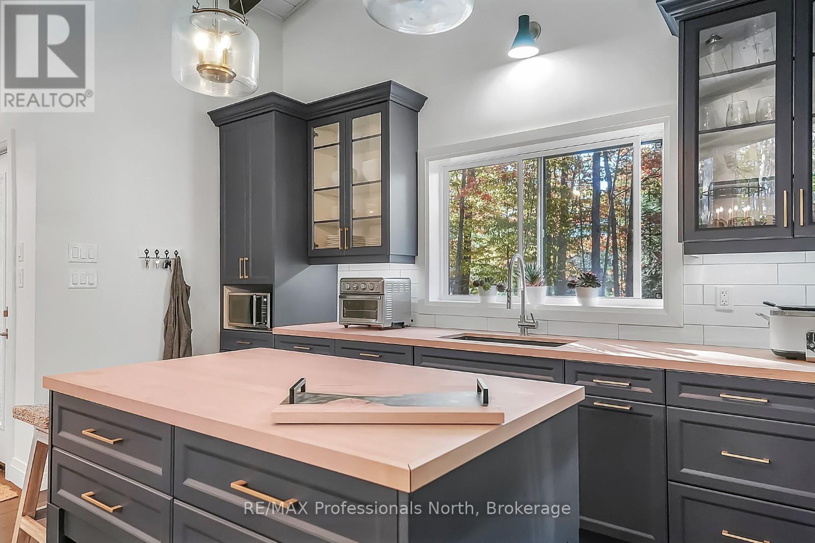 235 SUNNYSIDE STREET - 7