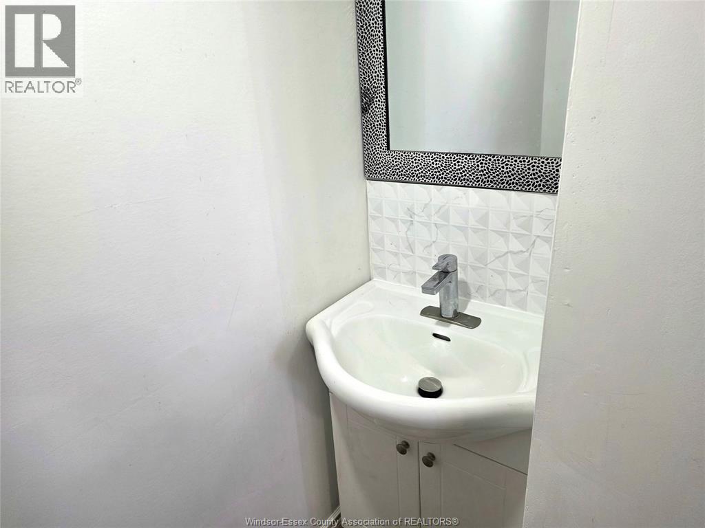 1126 LOUIS AVENUE - 15