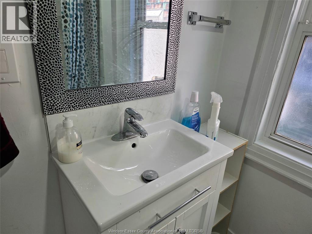 1126 LOUIS AVENUE - 18