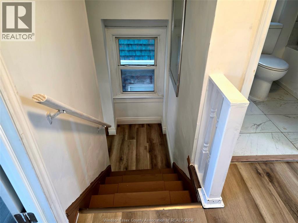 1126 LOUIS AVENUE - 24