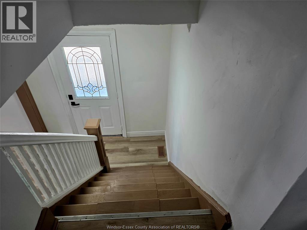 1126 LOUIS AVENUE - 25