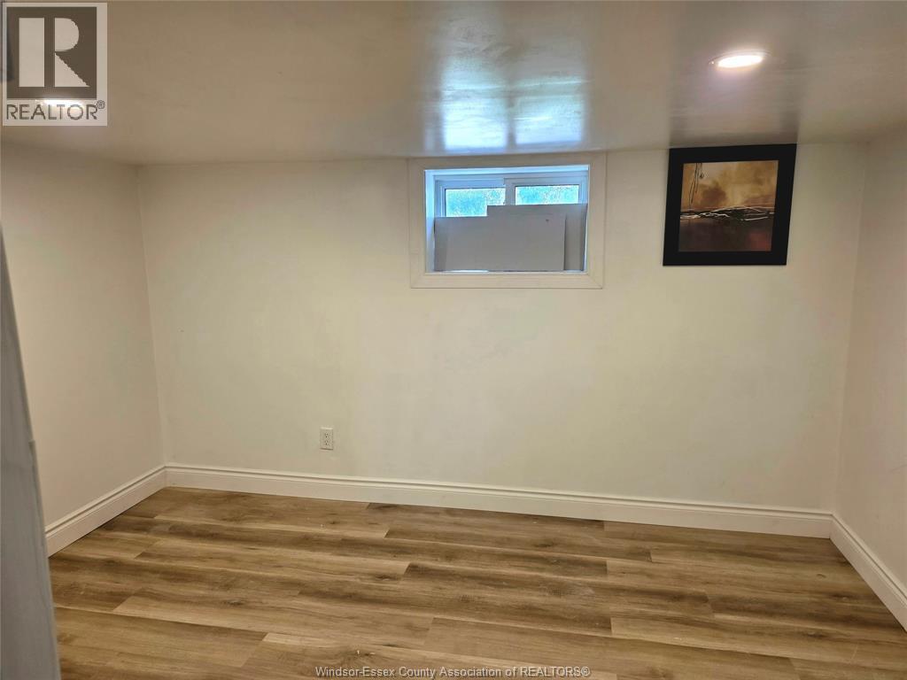 1126 LOUIS AVENUE - 27