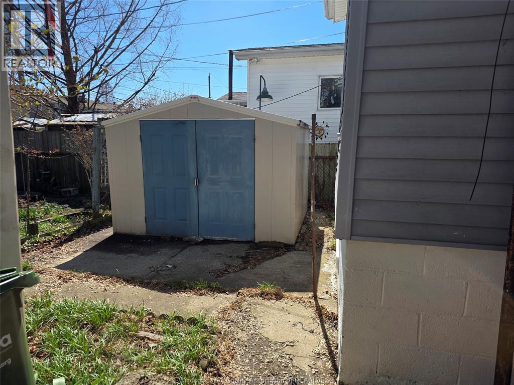 1126 LOUIS AVENUE - 31