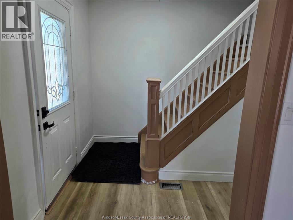 1126 LOUIS AVENUE - 6