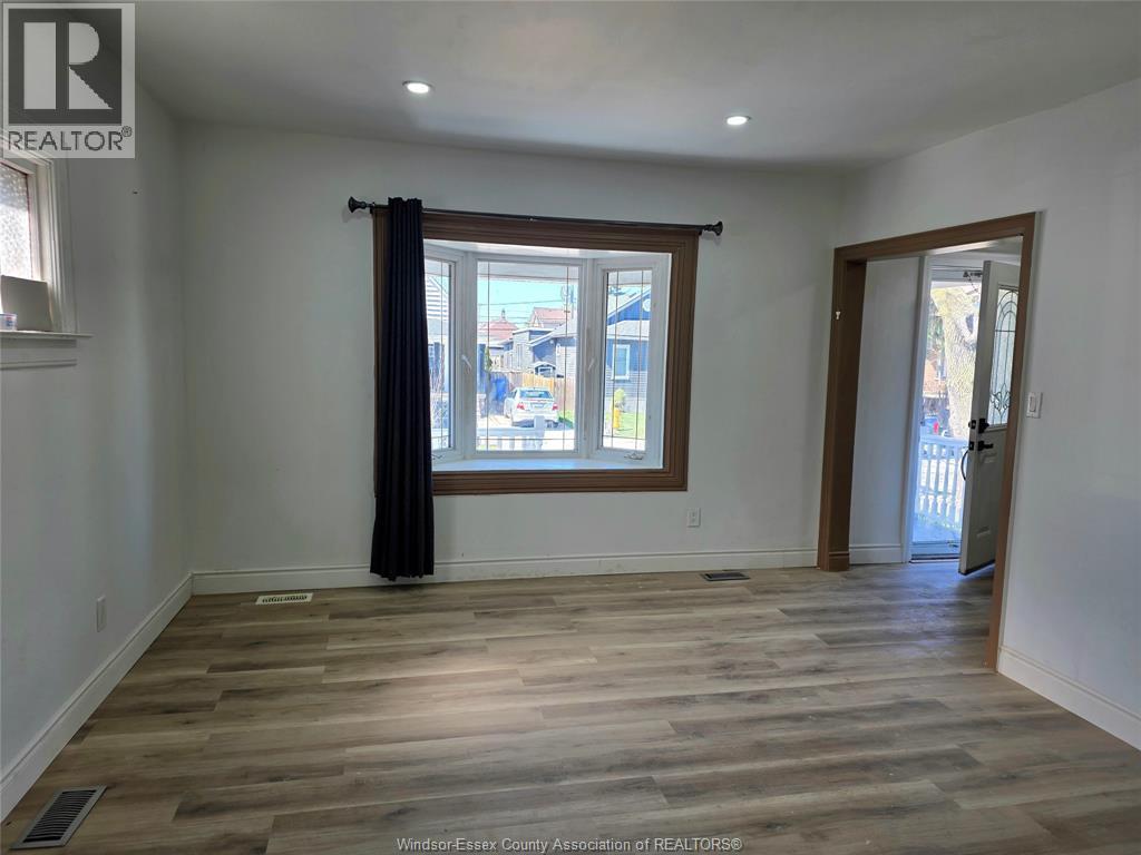 1126 LOUIS AVENUE - 9