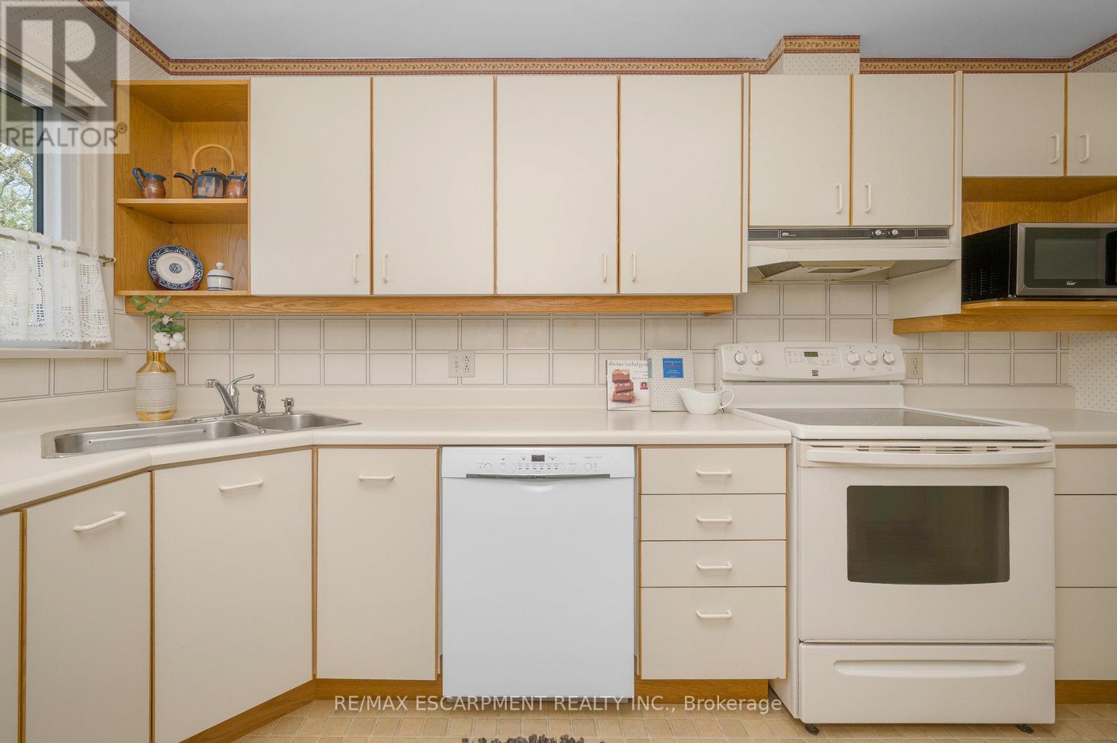 6 DEANEFIELD CRESCENT - 11