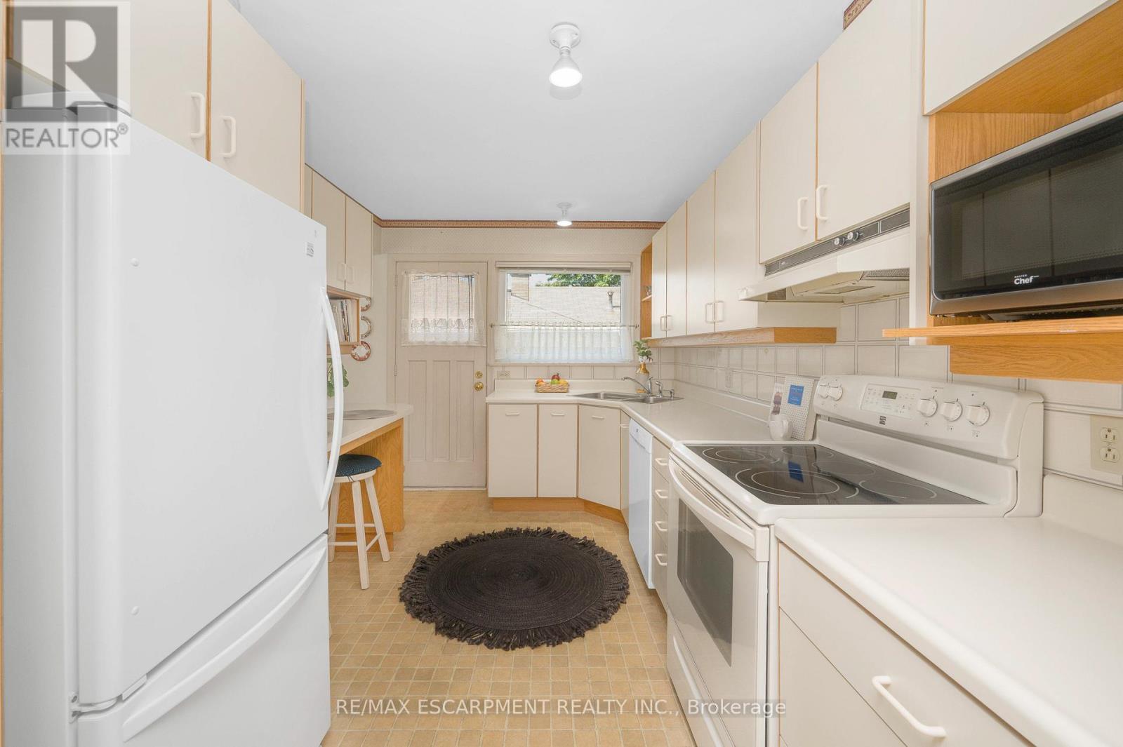 6 DEANEFIELD CRESCENT - 8