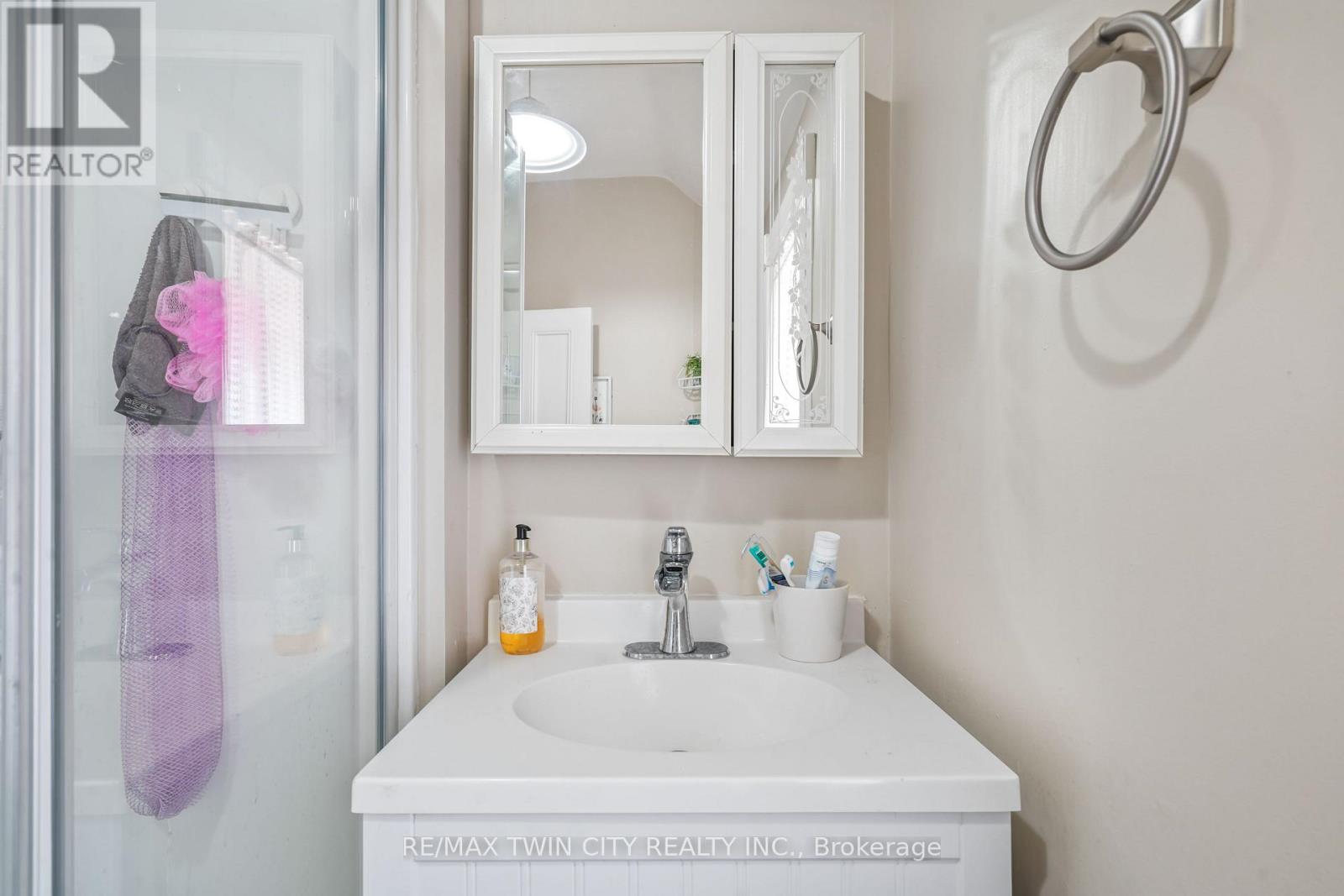 27 ADA AVENUE - 33
