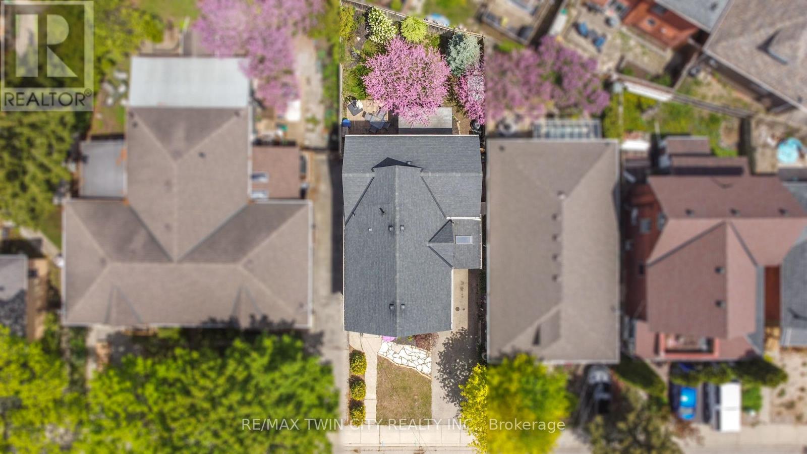 27 ADA AVENUE - 45