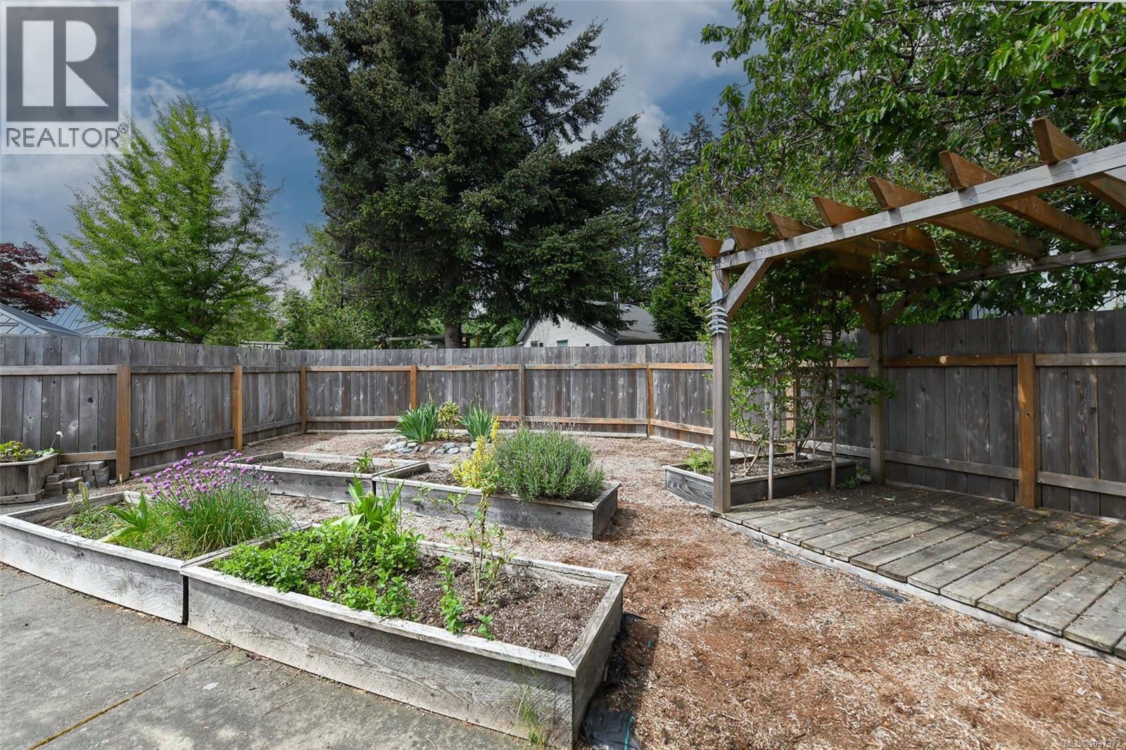 B 781 Stewart Ave, Courtenay