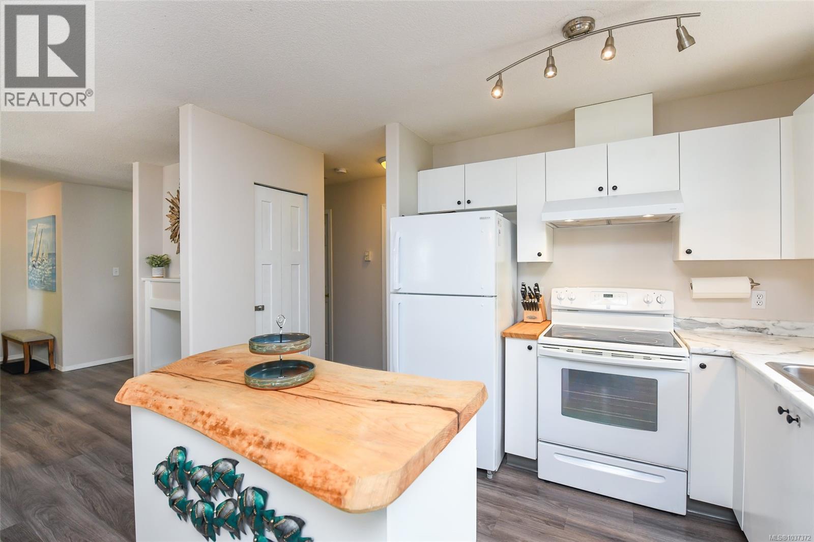 B 781 Stewart Ave, Courtenay