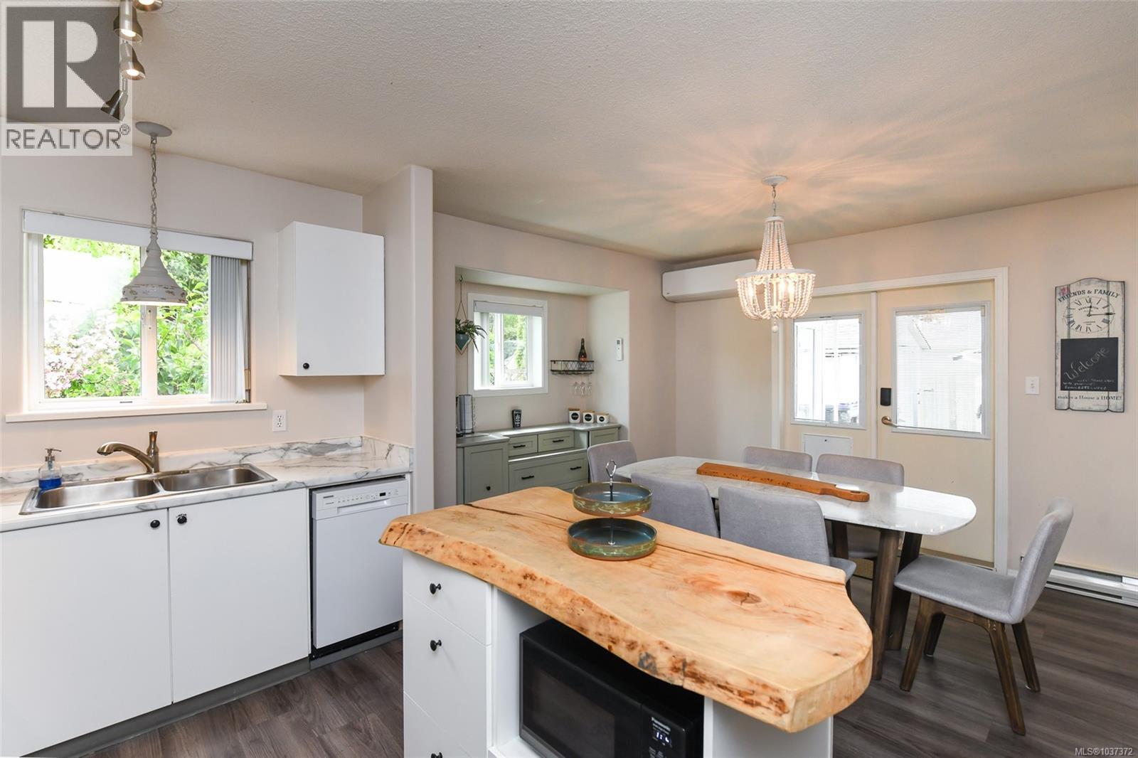 B 781 Stewart Ave, Courtenay