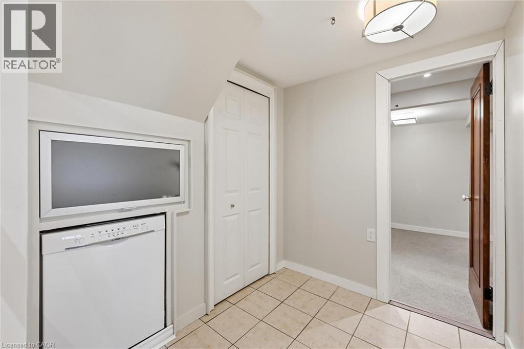 81 CARRICK Avenue - 27
