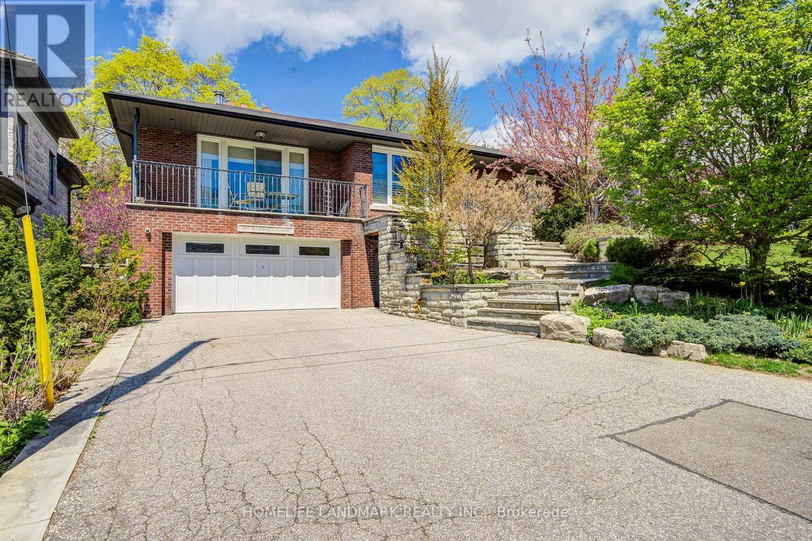 Listing photo of 102 STRATFORD CRESCENT