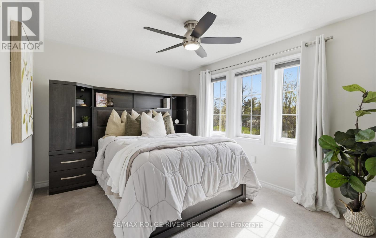 55 REDFERN CRESCENT - 27