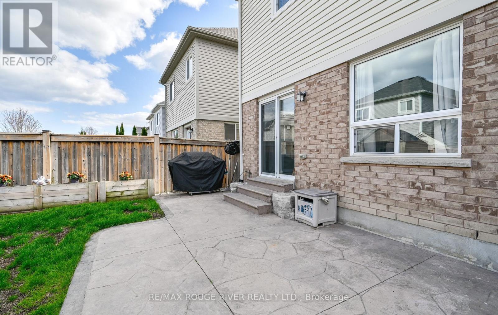 55 REDFERN CRESCENT - 37