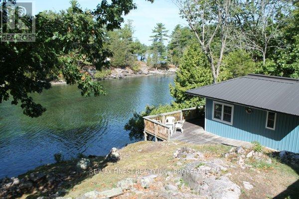 14 DOWNIE ISLAND - 27