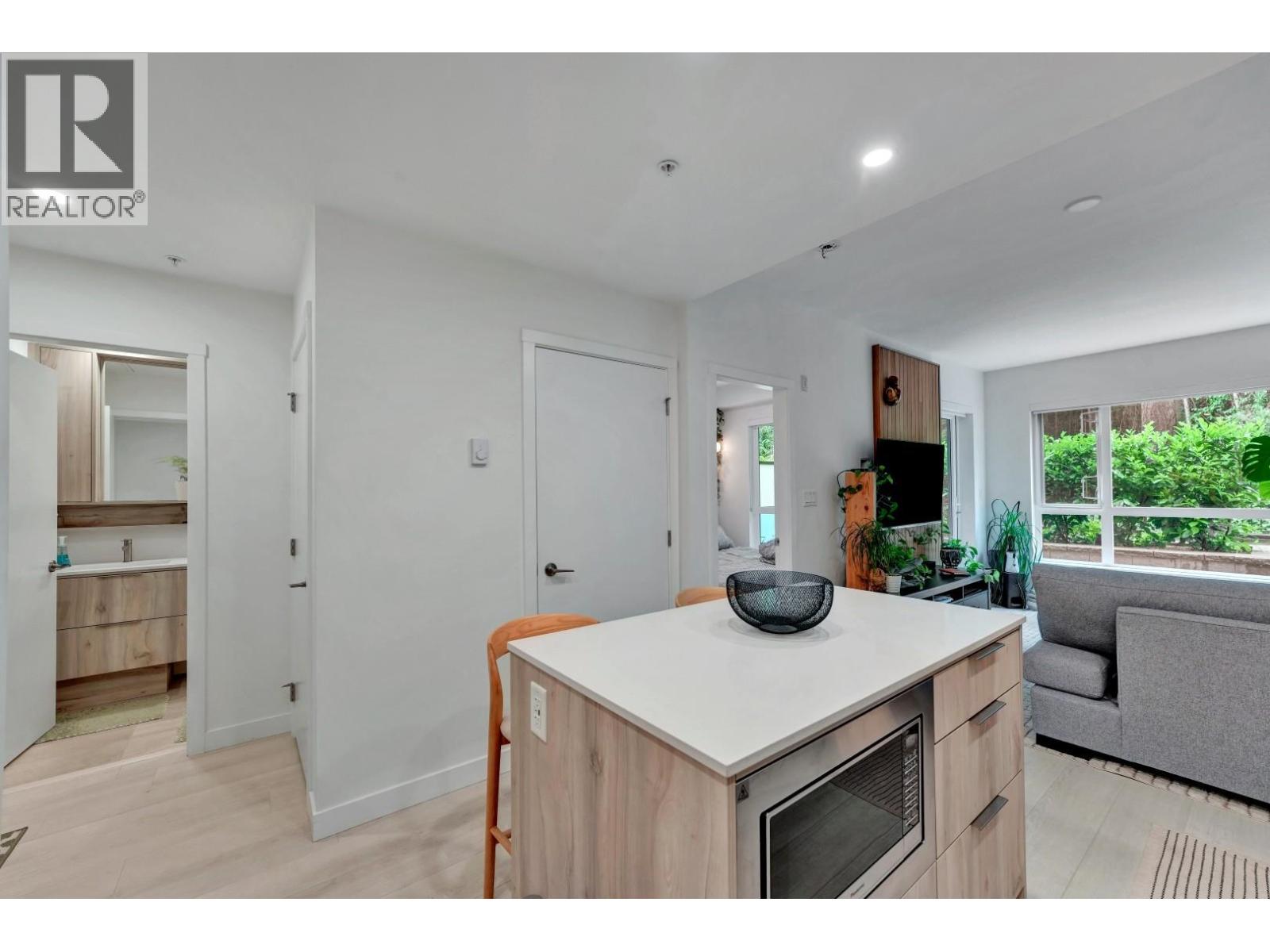 211 3596 MALSUM DRIVE, North Vancouver