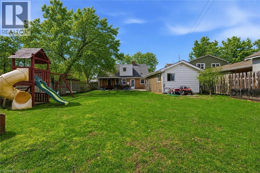 2074 CHURCHILL Avenue - 36