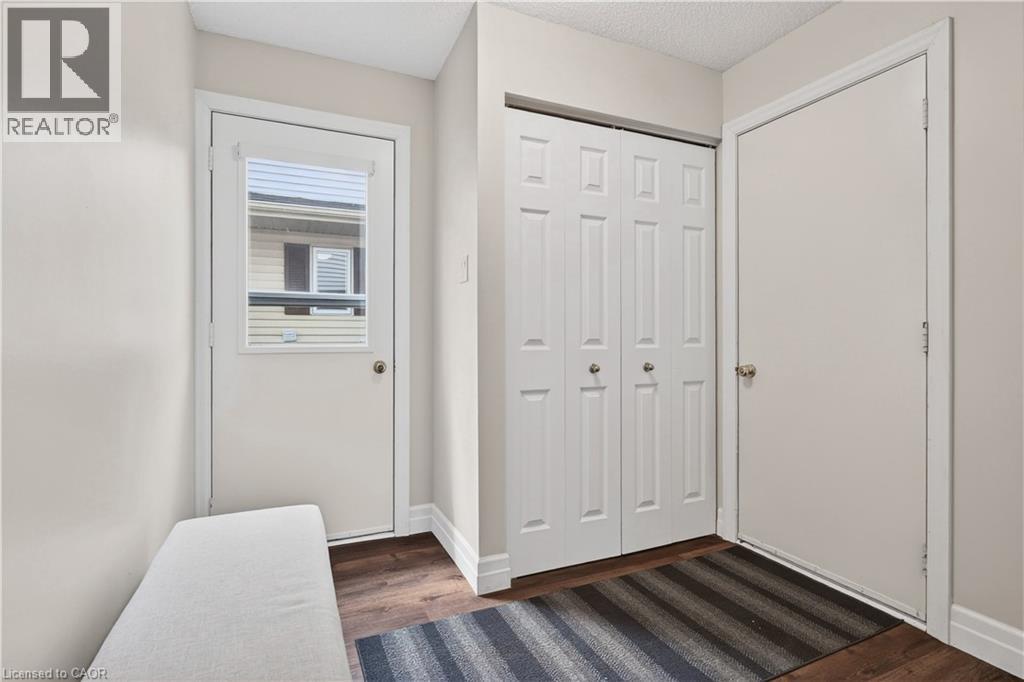 108 OLD FOREST Crescent, Kitchener, Ontario, N2N2A3 — Photo 5