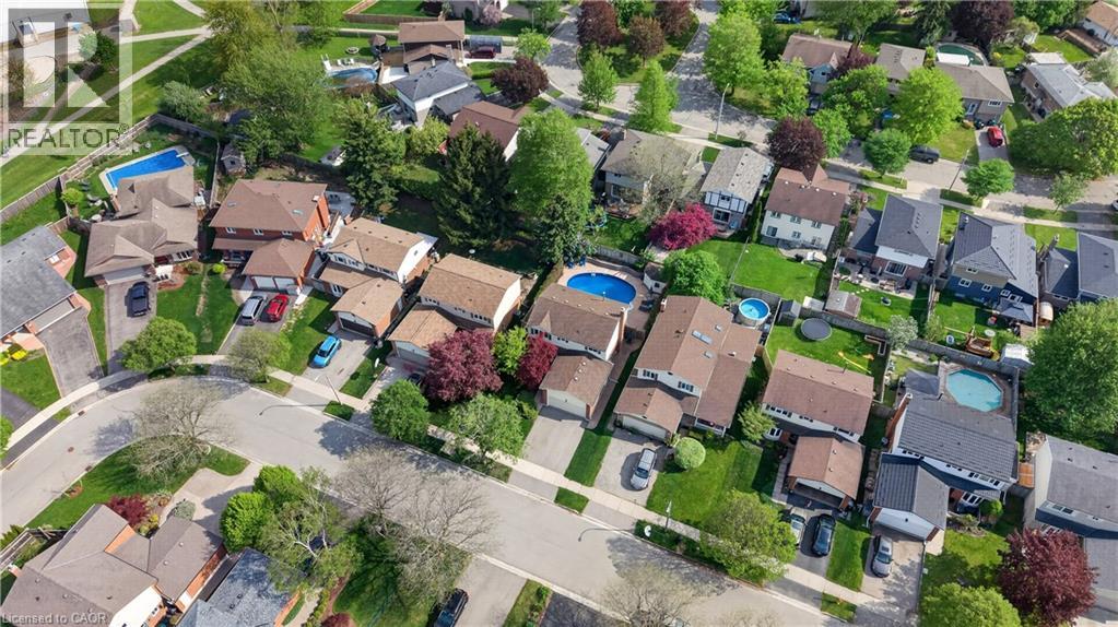 108 OLD FOREST Crescent, Kitchener, Ontario, N2N2A3 — Photo 4