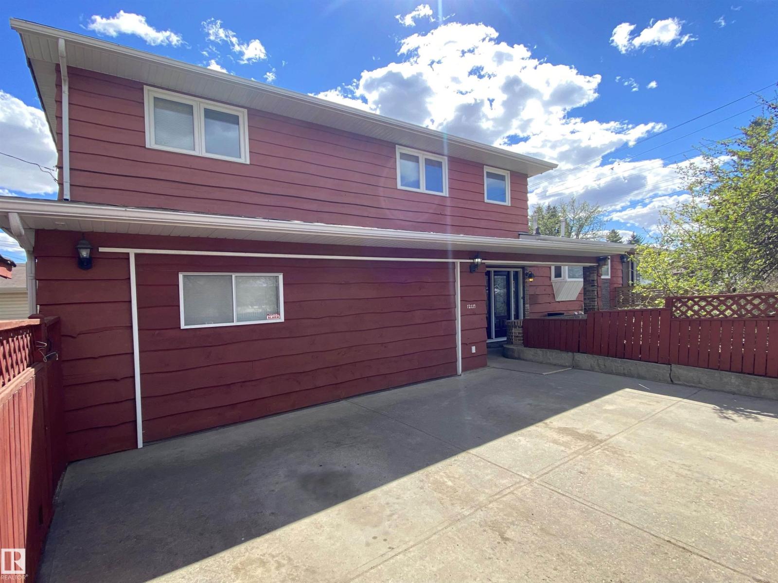 12137 50 ST NW - 4