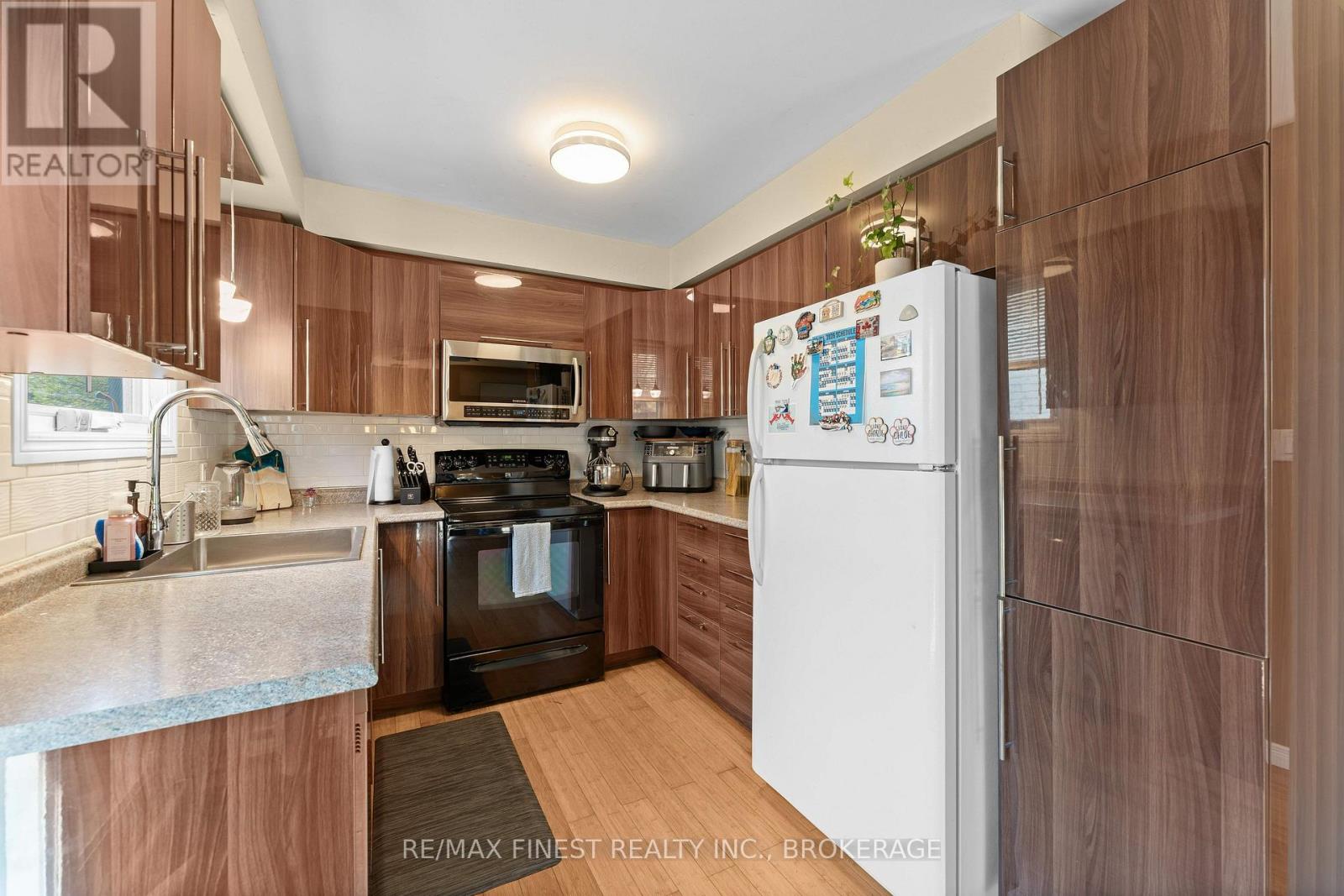 102 GRENADIER DRIVE - 10