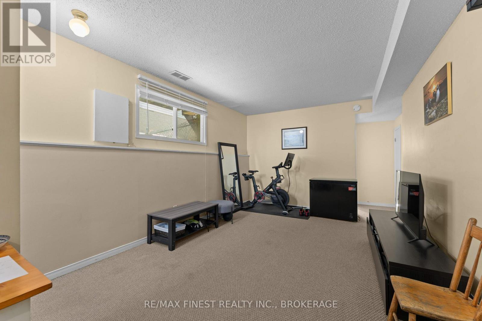 102 GRENADIER DRIVE - 21