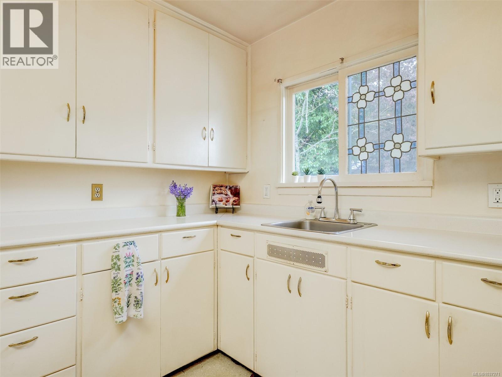 2522 Vancouver St - 9