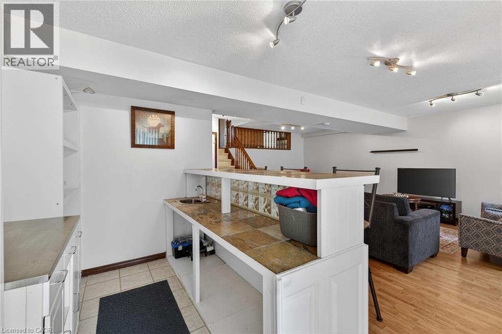 14 PRESIDIO Drive - 33