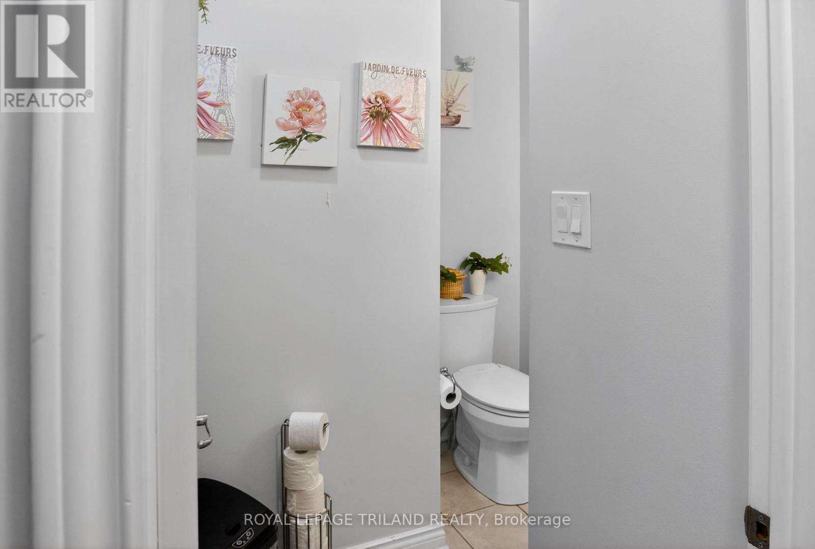 112 CLARENDON CRESCENT - 15
