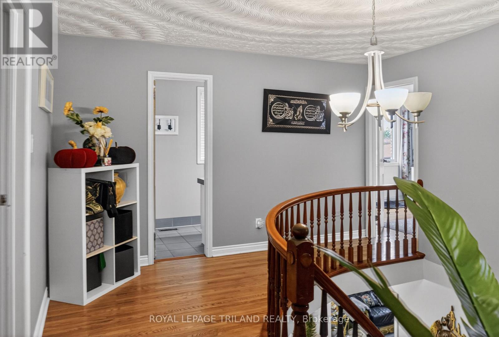 112 CLARENDON CRESCENT - 16