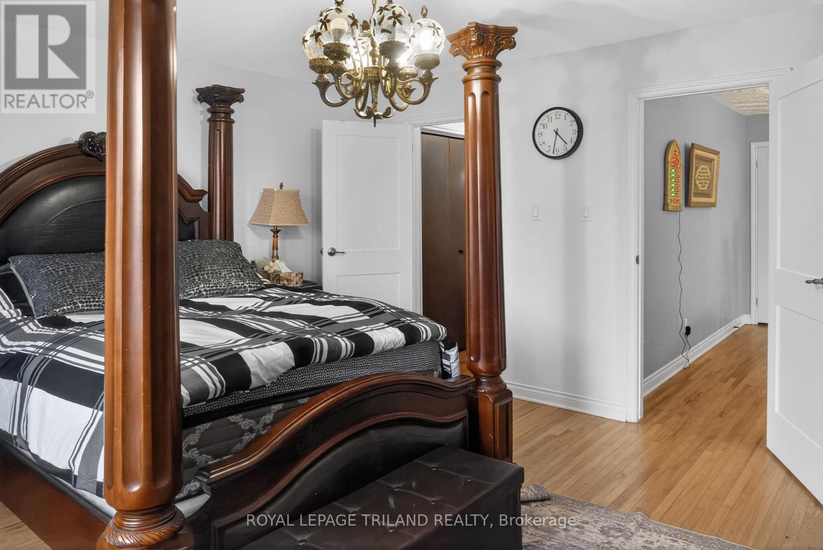112 CLARENDON CRESCENT - 17