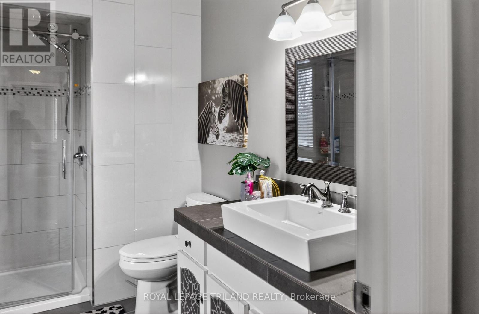 112 CLARENDON CRESCENT - 19
